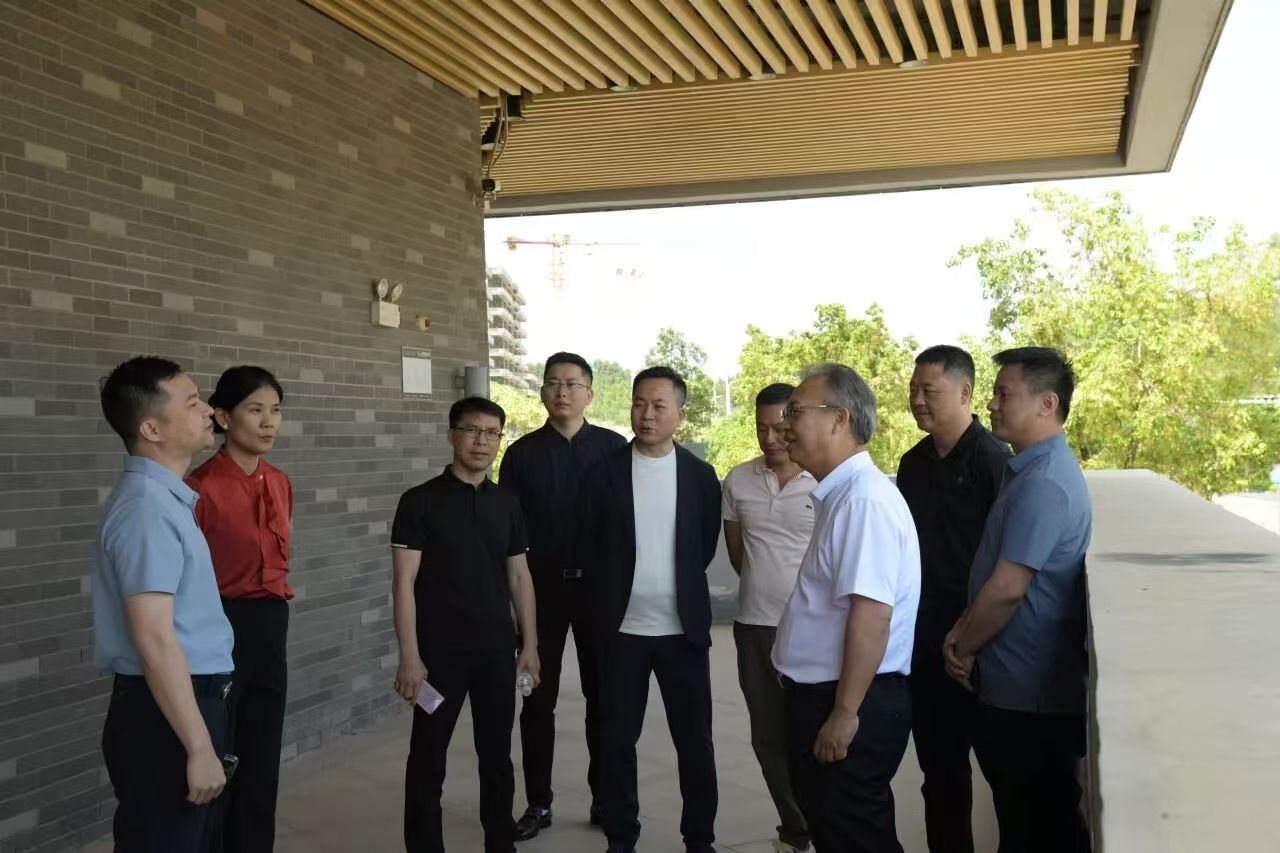 自治区党委统战部、工商联及香港广西总商会一行赴广旅集团文化街开展调研考察