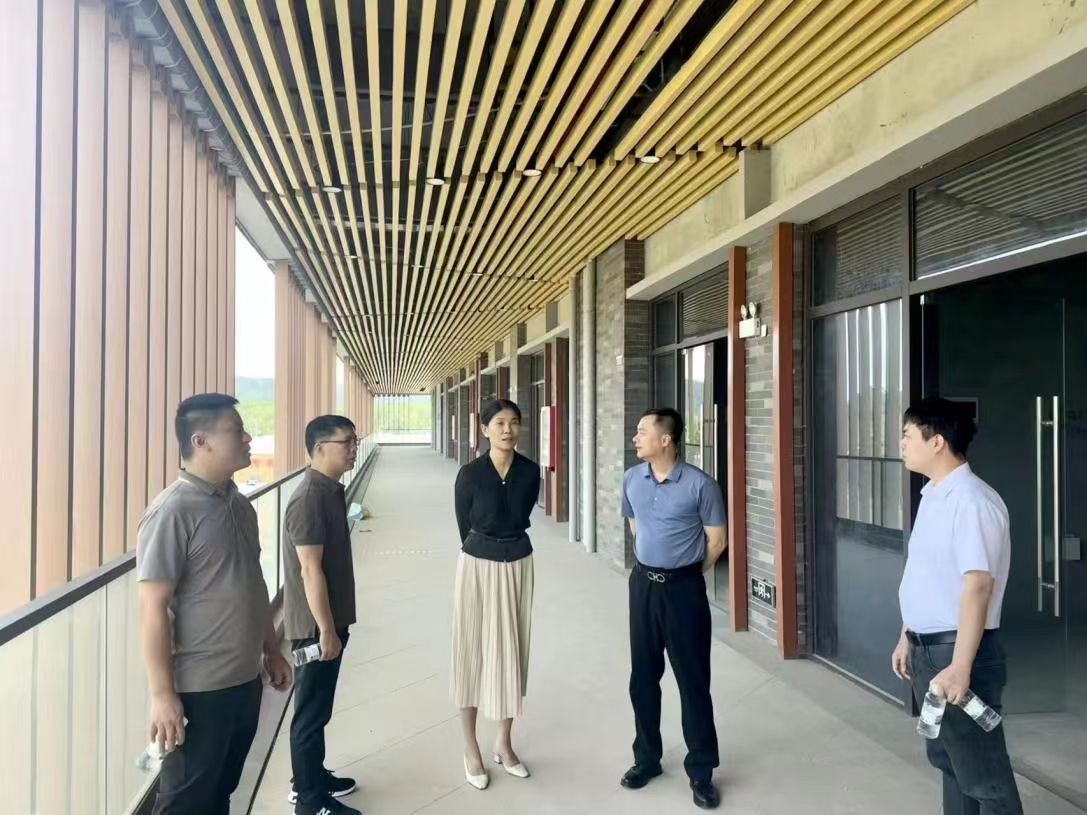 陈洁带队赴广旅集团文化街调研